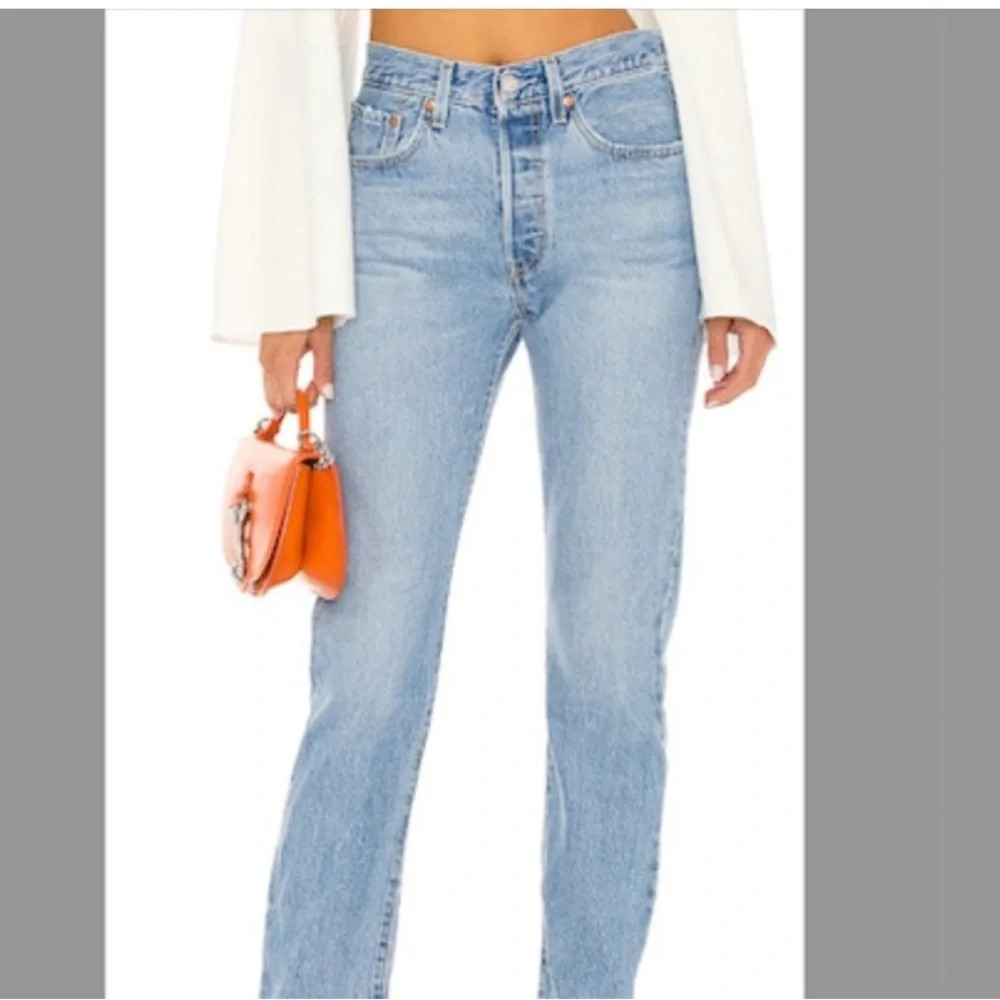 Levi’s 501 Raw Hem High Rise Light Wash Jeans Size 28